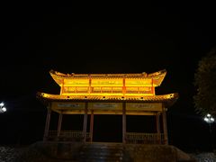 -布尔津河堤夜市