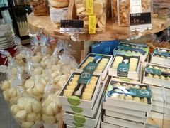 零售区-昆明冠生园·蛋糕·面包(南强街店)