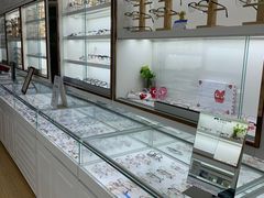 -翰佐蔡司小乐圆·依视路星趣控·暴龙眼镜折扣店