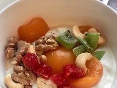 酸奶加各种坚果和水果干-北京北辰洲际酒店啡扬咖啡厅·自助餐厅