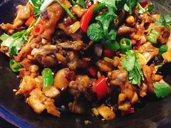 泥炉碳锅牛蛙-西街夜油条·麻团包乌饭