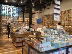 -猫的天空之城概念书店(杭州南宋御街店)