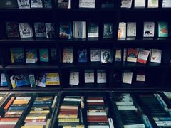 -钟书阁(松江泰晤士小镇店)