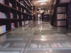 -钟书阁(松江泰晤士小镇店)