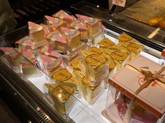 彩虹蛋糕-小香港(凤凰大街店)