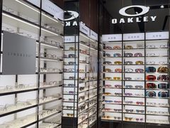 -LensCrafters亮视点·OAKLEY精选(静安嘉里中心店)