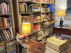 -邊城書店