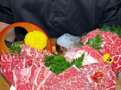-铭牛烧肉·和牛海鲜自助(高新月牙湖店)