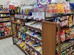 -全家便利店(襄阳南路店)