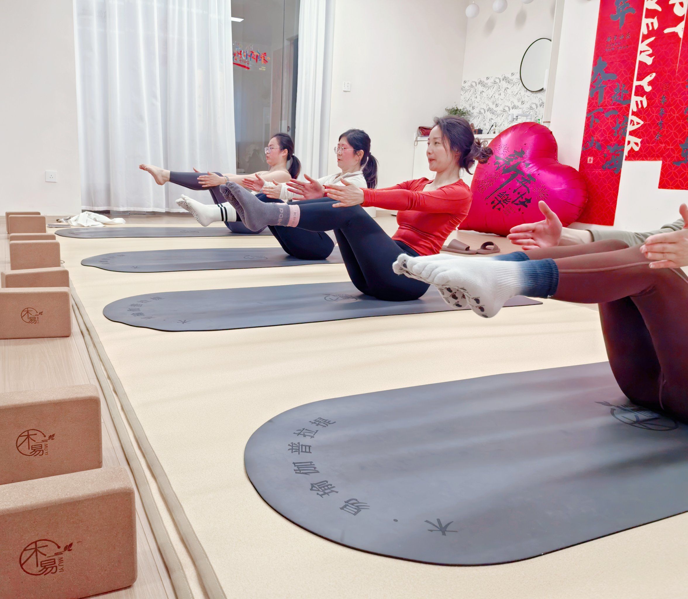 冬日清晨一场瑜伽.一天暖暖的