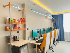 -荷逸唐电竞酒店(上海惠南地铁站店)