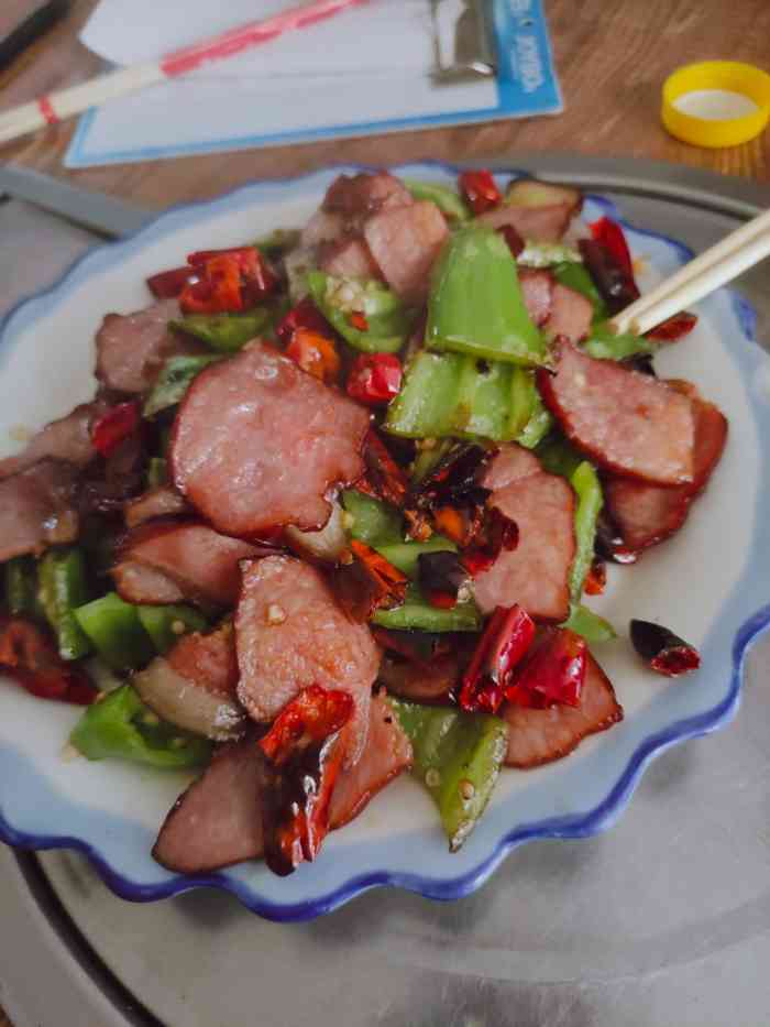 巴国人家-"这个饭店是个大众消费的场所,尤其是大厅经.