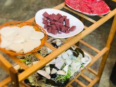 牛肉-抚仙湖生态石锅鱼野生菌(告庄店)