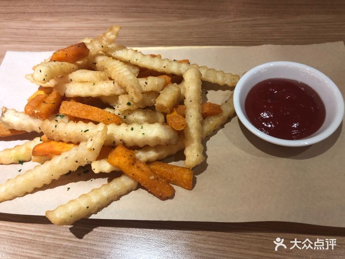 ph 必胜客万象城概念店薯条双拼图片