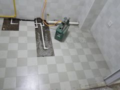 管道打压前地面漏水J仅限于墙根-星皖工长俱乐部·老房装修