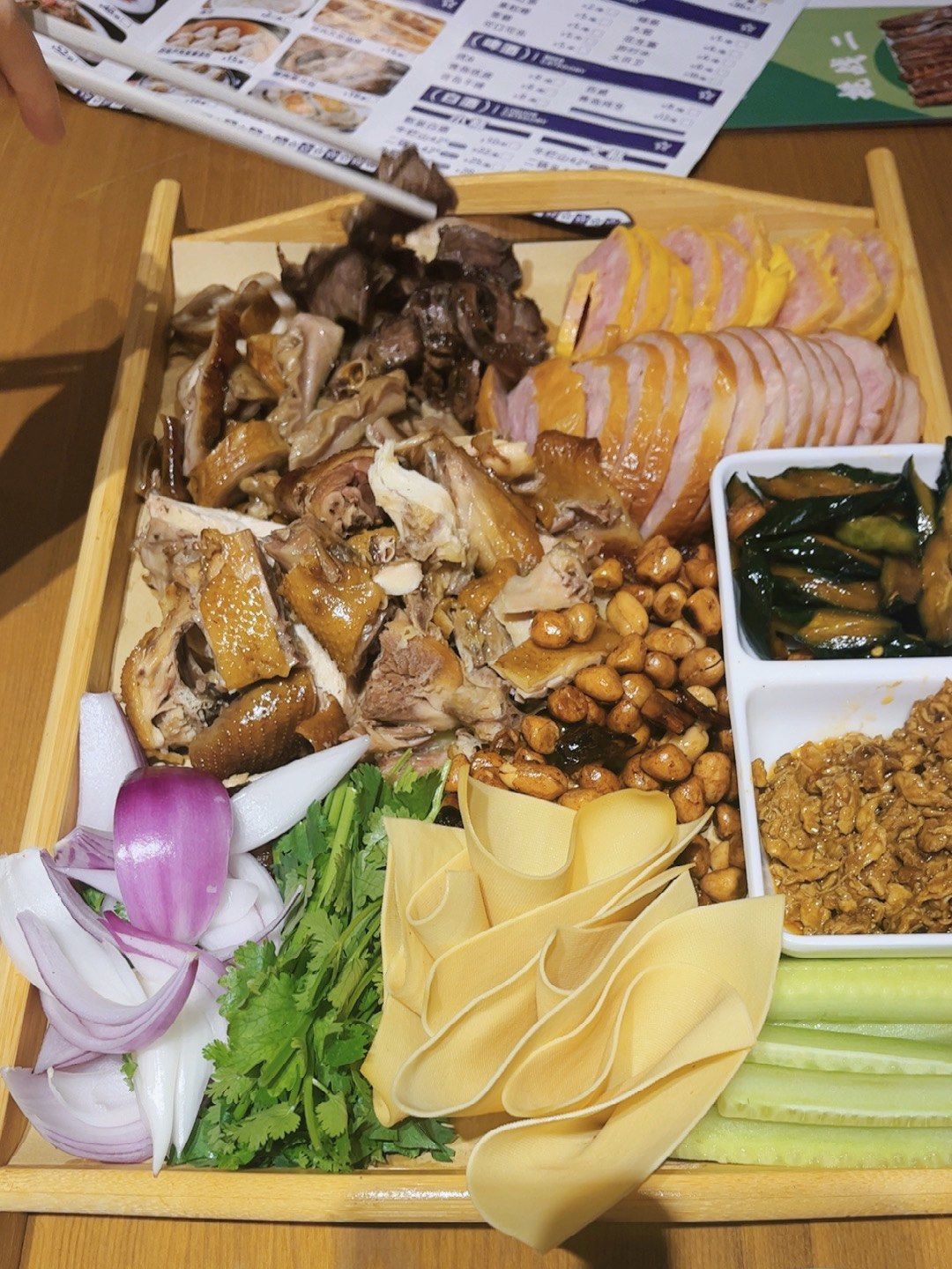 熏酱大拼盘多合适,主要服务姐姐很好吃开心给赞