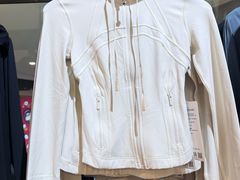 -lululemon(上海浦东IFC店)