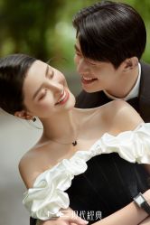 -现代经典婚纱摄影