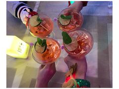 -樱花里音乐餐吧·牛扒椰子鸡(东圃店)
