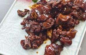 Pork Trotter Stewed with Abalone