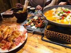 -老滇山寨•云南特色菜•地方菜•民族风情歌舞表演(金碧店)