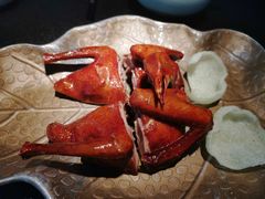蝴蝶里招牌乳鸽-蝴蝶里·粤菜·点心(滨江龙湖店)