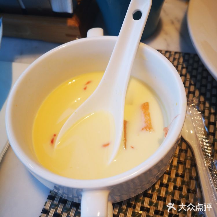 最好提前预定。收餐盘的小哥哥，很及时的会把空餐盘拿走