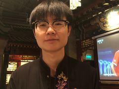 服务生小哥-花家怡园(四合院总店)
