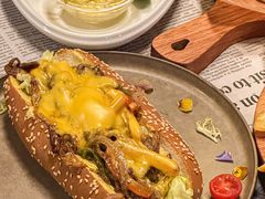 经典美式街边热狗-mordew加州日记西餐&小酒馆(新天地店)