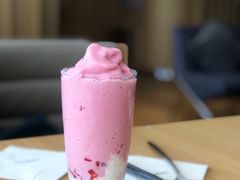 草莓boom-Bracket Coffee(工体店)