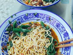 -渝之汇牛肉豌杂面