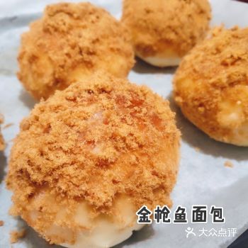 天冷适合做烘焙。 手工揉面真的累死我了， 不过烤出来