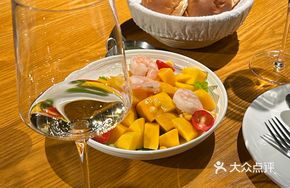 Mango and Shrimp Salad
