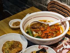 霸蛮小炒肉米粉-呷佬·长沙手工米粉(金沙江路店)