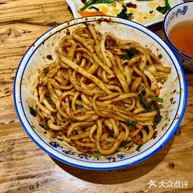 大碗油泼棍棍｜吃一口美滴发抖 ｜伙计咥面