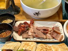 -乔家小院•非遗驴肉•本地小海鲜(滨河路店)