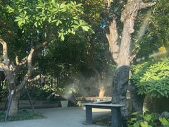 -Chom Cafe and Restaurant