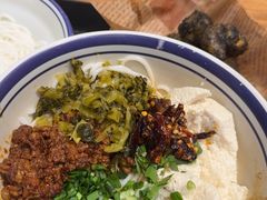 -云阿蛮云南生烫牛肉米线(奉贤路店)