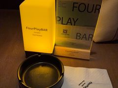-FOUR PLAY BAR
