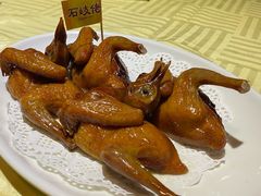 招牌烤乳鸽-石岐佬中山菜馆(张溪店)