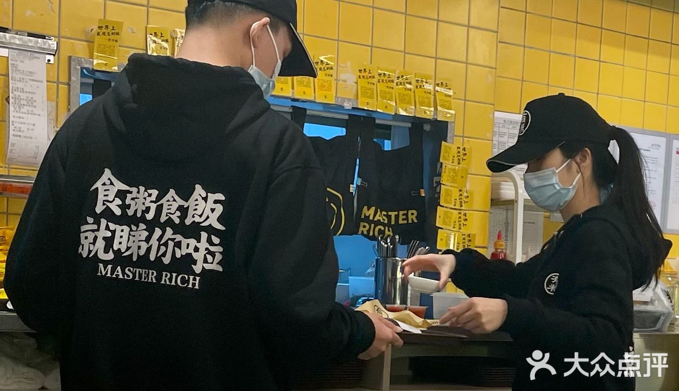 万胜广场人均35的煲仔饭✨趁热吃✔️