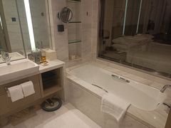 -上海漕河泾万丽酒店