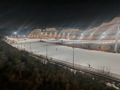 -采薇庄园四季滑雪场