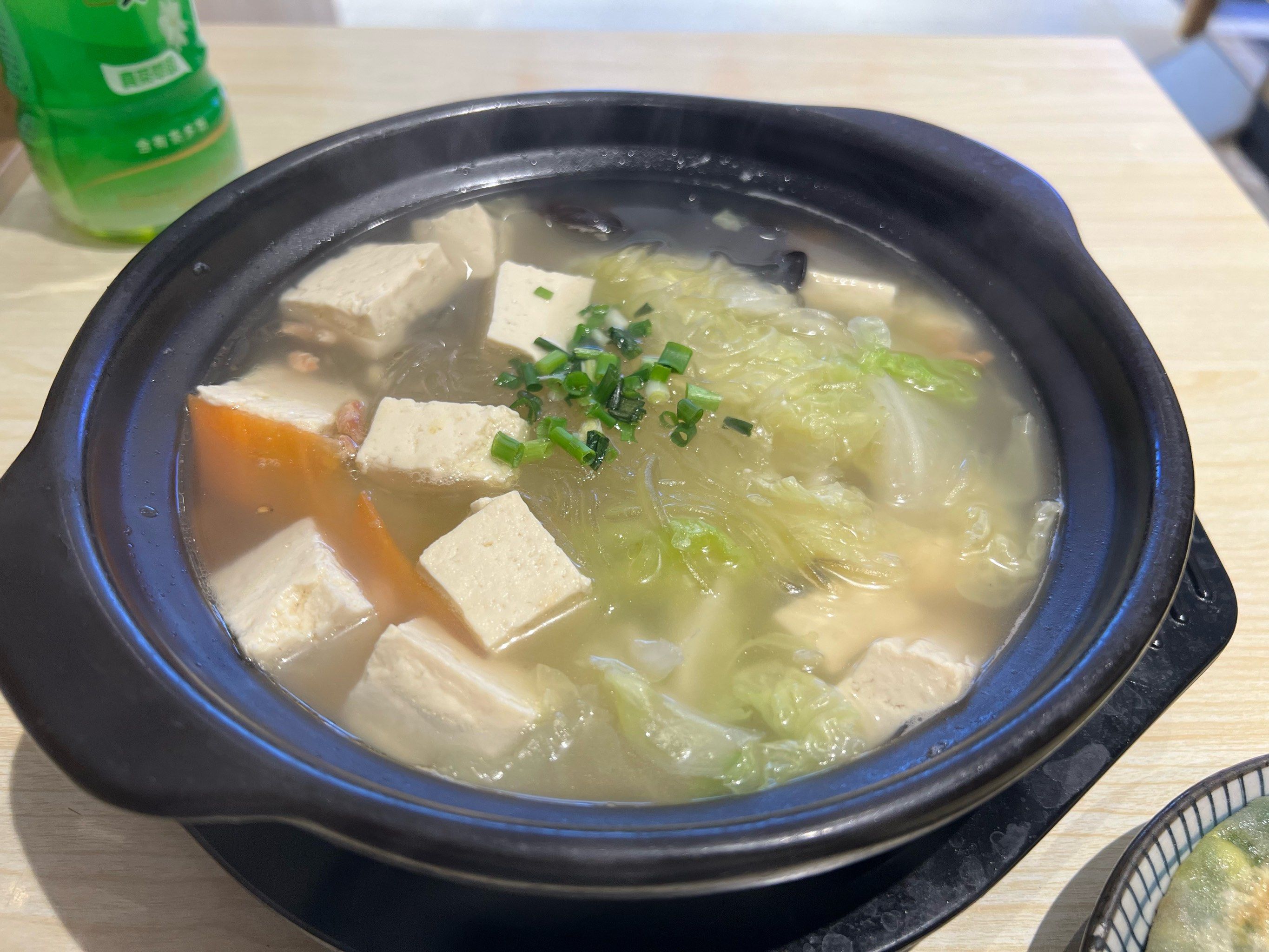 下班后不知道吃很呢就来田小二吃一份砂锅白菜豆腐汤