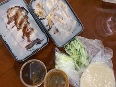 片鸭卷皮黄瓜葱丝甜面酱-北京王府井烤鸭(泰兴店)