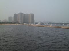 岸边-秦皇岛公主号游船