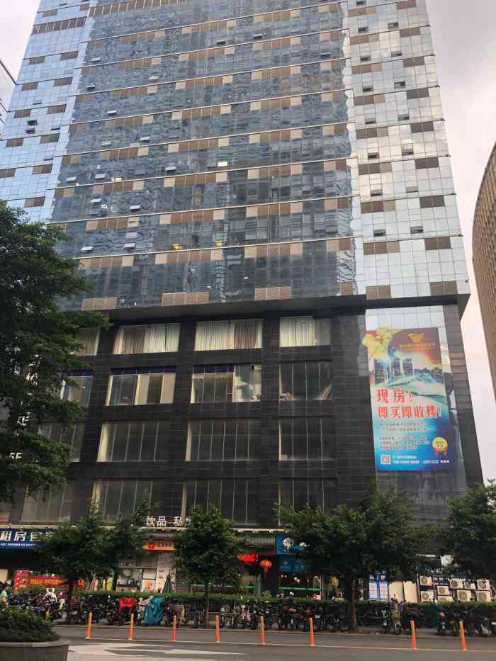 帝景国际商务中心-"[位置]:位于凯宾斯基旁边的一幢大厦,虽.