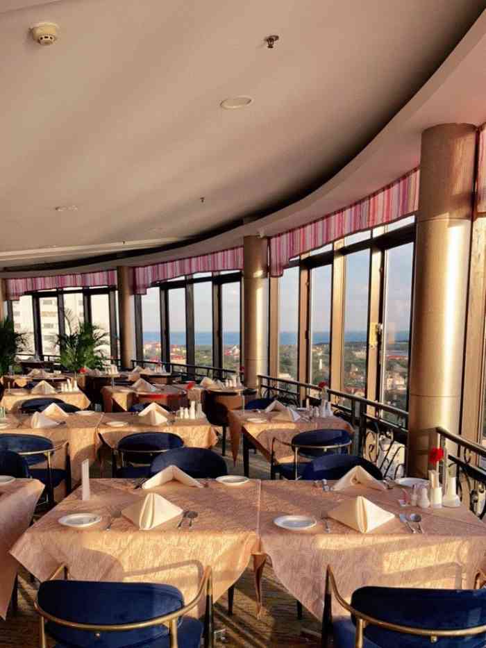 汇泉王朝大饭店旋转餐厅-"去的那天下雨了所以景色没有不下的时候好建