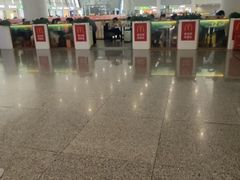-麦当劳(上海虹桥站30B检票口楼上)