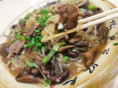 黄蘑护心肉炖粉条-味美金牌锅烙